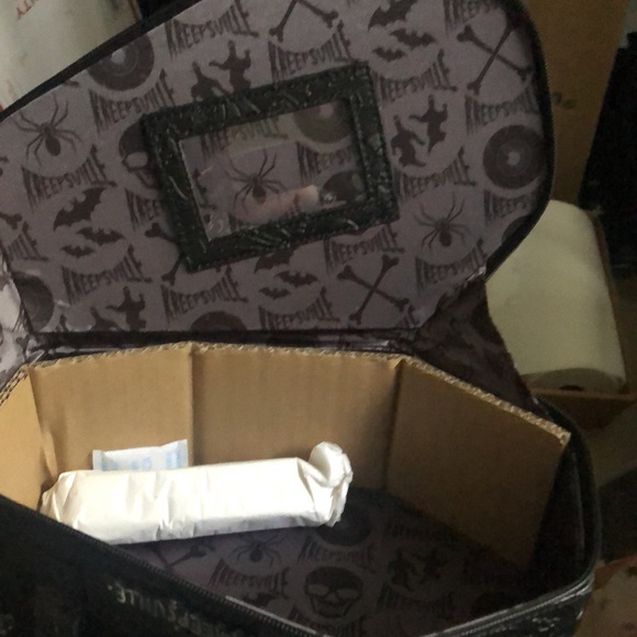 *New* Embossed Skull Coffin Purse Bag - Picture 4 of 6